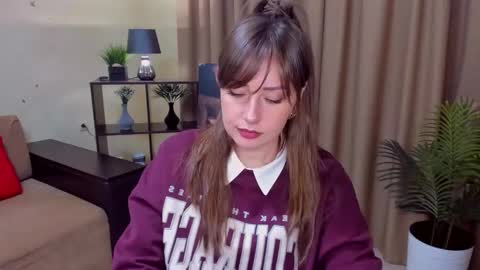 Veronica online show from October 13, 2025, 9:31 am