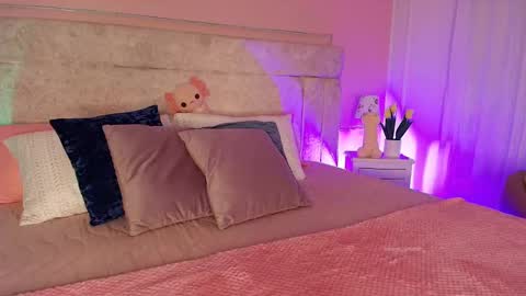 Vero  online show from March 8, 2025, 7:53 pm