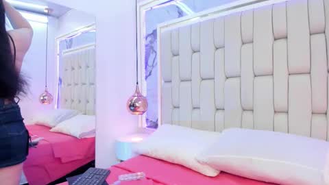 Veronica  online show from March 7, 2026, 3:42 pm