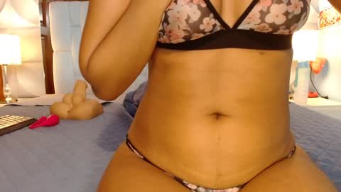 Veronica Robles online show from December 19, 2024, 7:51 pm