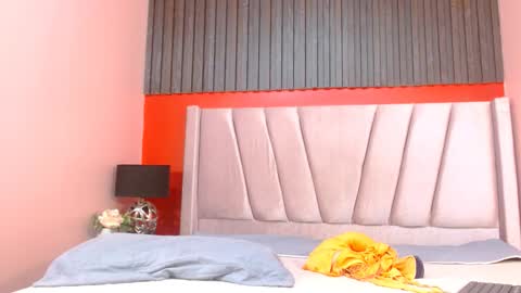 Veronica Robles online show from September 30, 2025, 7:08 pm