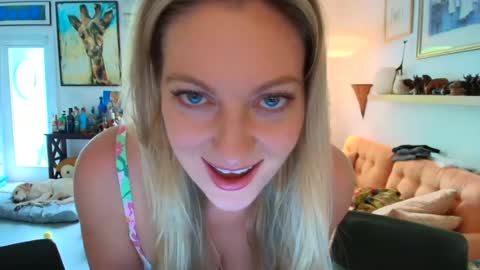 Snapshot of veronicawest chatting on August 6, 2026, 4:09 pm Veronica Weston online show from August 6, 2026, 4:09 pm