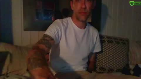 Snapshot of versatilexswede chatting on August 3, 2026, 11:41 pm John online show from August 3, 2026, 11:41 pm
