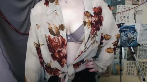 veryveryvery_shy online show from January 5, 2025, 12:53 pm