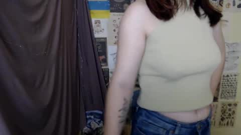 veryveryvery_shy online show from November 17, 2025, 8:42 am