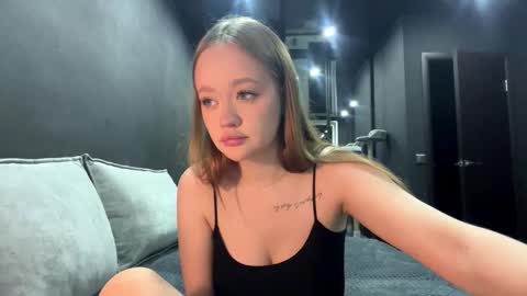 Esta online show from November 12, 2025, 2:28 pm