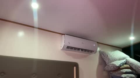 via_olala online show from January 8, 2026, 10:28 am