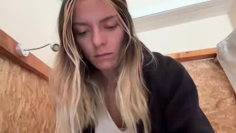 Snapshot of viajemos chatting on June 9, 2026, 8:42 pm papichulo y mamichula online show from June 9, 2026, 8:42 pm