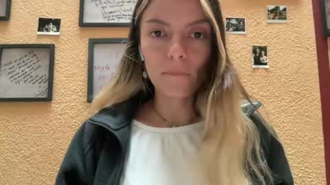 Snapshot of viajemos chatting on June 28, 2026, 10:16 pm papichulo y mamichula online show from June 28, 2026, 10:16 pm