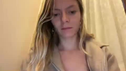 Snapshot of viajemos chatting on July 16, 2026, 10:49 pm papichulo y mamichula online show from July 16, 2026, 10:49 pm