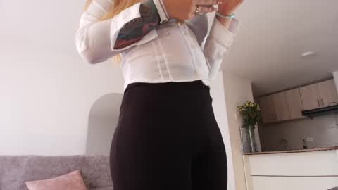 Vianca Cruz online show from March 5, 2025, 6:45 pm