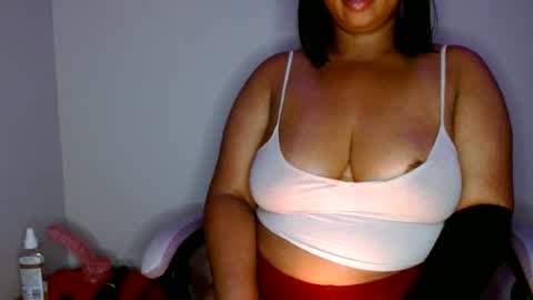 Snapshot of vibe_xxxo chatting on June 20, 2026, 5:43 am vibe_xxxo online show from June 20, 2026, 5:43 am