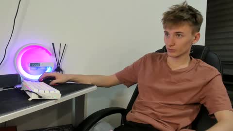 vibemygirl online show from December 4, 2024, 12:47 pm