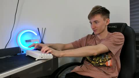 vibemygirl online show from December 5, 2024, 10:12 am