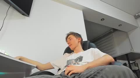 vibemygirl online show from January 31, 2025, 3:00 pm