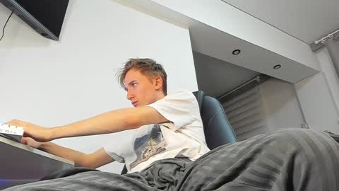 vibemygirl online show from January 31, 2025, 6:03 pm