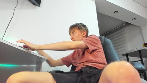 vibemygirl online show from February 8, 2025, 3:10 pm