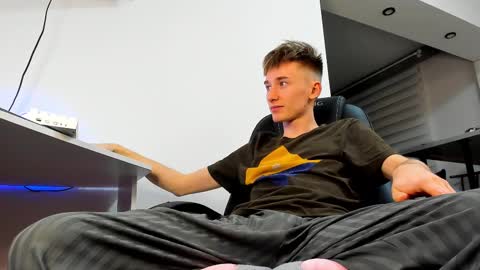 vibemygirl online show from February 20, 2025, 2:57 pm