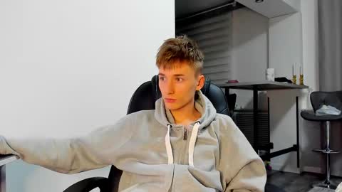 vibemygirl online show from March 5, 2025, 4:13 pm