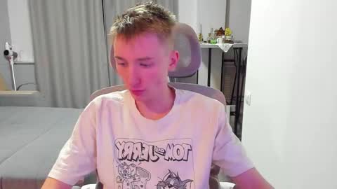 vibemygirl online show from December 21, 2025, 11:17 am