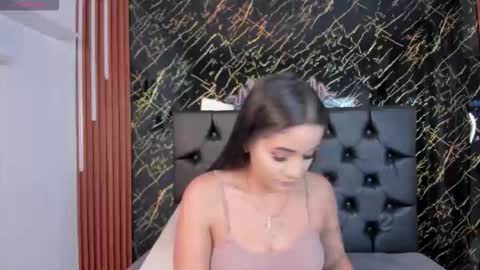 Snapshot of vichy_evans chatting on November 28, 2025, 7:38 pm Vichy Everyday From 1400 to 2130 Col Time online show from November 28, 2025, 7:38 pm
