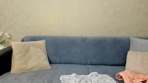 vickybloomx online show from December 2, 2025, 5:35 am