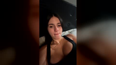 Vicky online show from April 5, 2026, 12:52 am