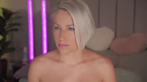 Snapshot of vickysecret96 chatting on July 5, 2026, 5:53 pm vickysecret96 online show from July 5, 2026, 5:53 pm