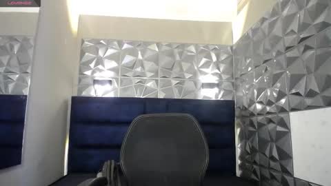 Victoria  online show from September 22, 2025, 2:52 pm