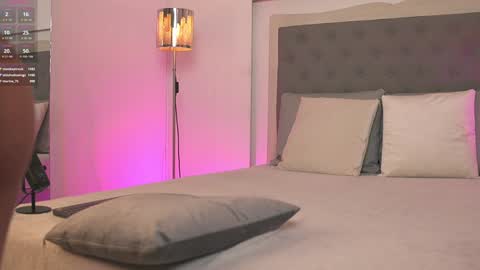         online show from January 3, 2025, 3:12 pm