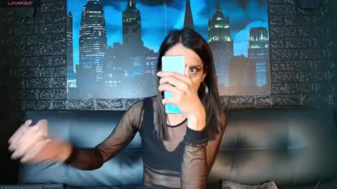 Victoria online show from December 18, 2025, 8:26 pm