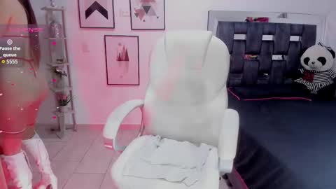 Victoria Castillo online show from October 31, 2025, 7:59 pm