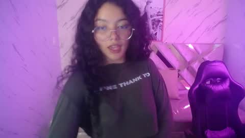 Snapshot of victoria_castillo_b chatting on March 11, 2025, 6:21 am victoria_castillo_b online show from March 11, 2025, 6:21 am