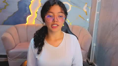 victoria_castillo_b online show from April 21, 2026, 1:42 am