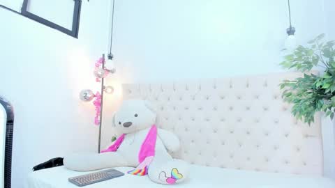 Victoria online show from November 8, 2025, 8:07 pm