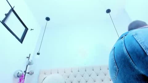 Victoria online show from November 17, 2025, 9:20 pm