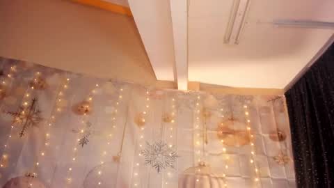 diorvictoria9 online show from January 28, 2025, 9:40 pm