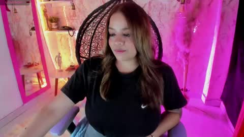 victoria_floyd1 online show from February 22, 2025, 12:08 pm