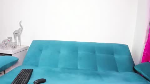 Victoria  online show from September 13, 2025, 6:29 pm