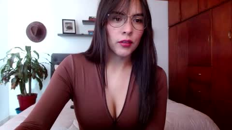 Snapshot of victoria_martelo chatting on April 9, 2026, 5:07 pm VICTORIA MARTELO online show from April 9, 2026, 5:07 pm