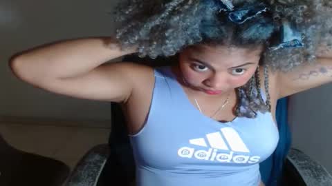 VICKY online show from February 13, 2025, 9:49 pm