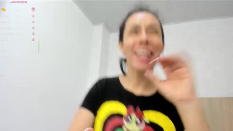 victoria_pachon online show from October 11, 2025, 7:23 pm