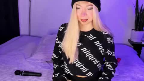 D A N I online show from November 16, 2025, 5:40 pm