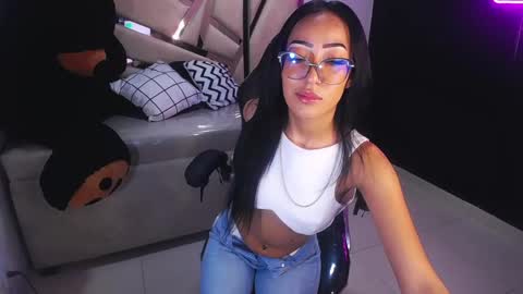 Victoria  online show from February 25, 2025, 5:04 pm