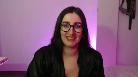 Victoria online show from November 6, 2025, 9:05 pm