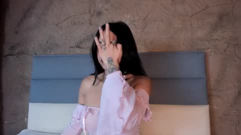 victoriaa2_doll online show from November 17, 2025, 1:17 pm