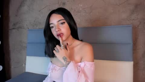 victoriaa2_doll online show from December 20, 2025, 12:01 pm