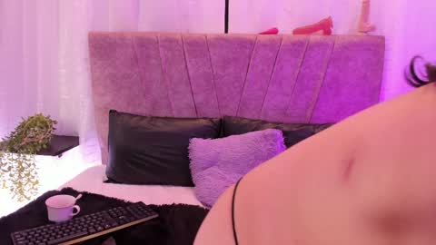 victoriaa_anderson_ online show from April 23, 2026, 1:24 pm