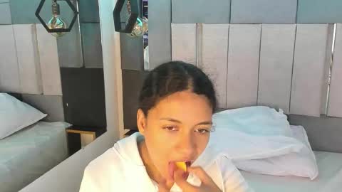 Victoria  online show from February 13, 2026, 8:05 pm