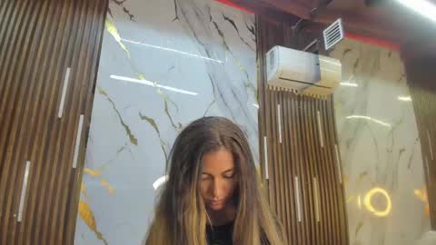 Victoria  online show from April 22, 2026, 9:05 pm